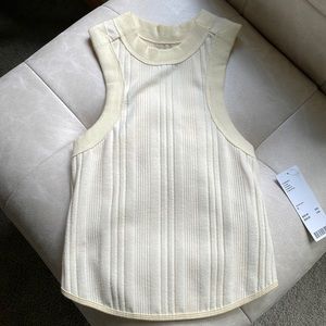 BDG crop hugging top